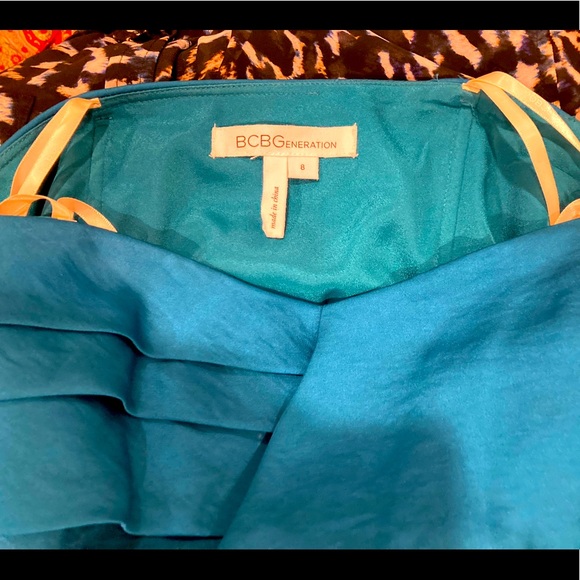 BCBG strapless mini cocktail dress with pockets. Size 8. New. - Picture 5 of 8